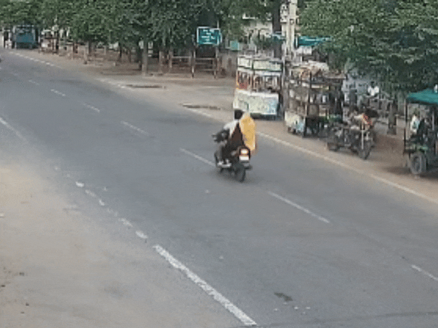 झुंझुनूं में दो बाइकों की भिड़ंत:अचानक टर्न लेने से हुआ हादसा, पीछे आ रहा बाइक सवार घुसा