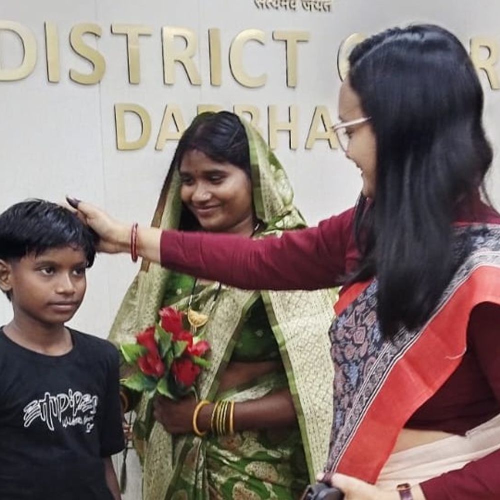 दरभंगा- बच्चे को फिर मिला माता-पिता का प्यार:मध्यस्थता से सुलझा पति-पत्नी का विवाद, टूटने से बचा परिवार; जिला विधिक सेवा प्राधिकार ने कराया समझौता