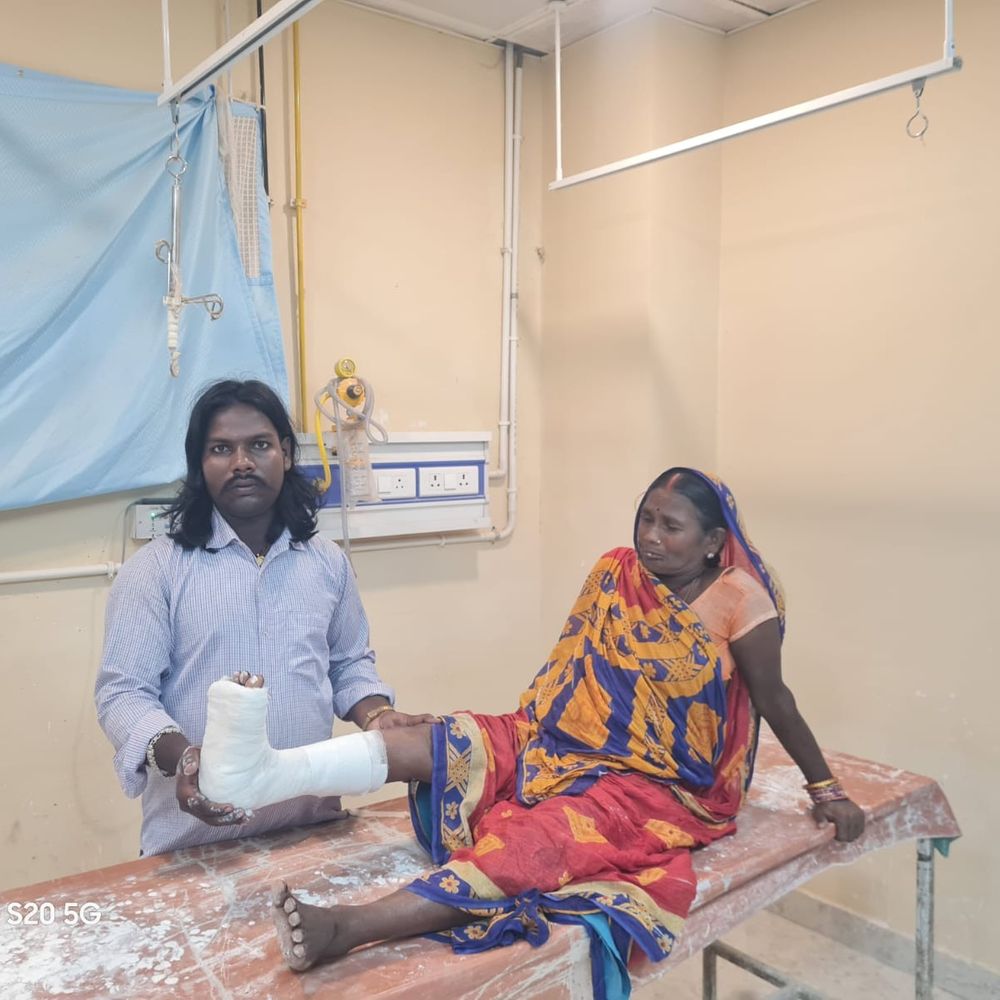 दरभंगा- ऑर्थोपेडिक में फ्रैक्चर के मरीजों के लिए रैपिडुर नहीं:मरीज बोले- बाजार से खरीदना पड़ा रहा प्लास्टर का सामान, अधीक्षक बोले- जल्द उपलब्ध कराई जाएगी