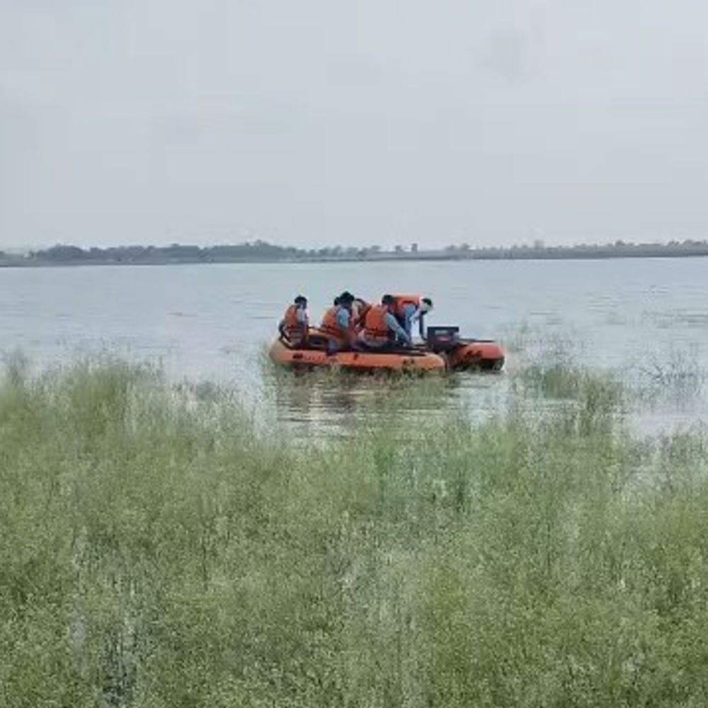 गुना में तालाब में मिला किसान का शव:ग्रामीण ने देख कर पुलिस को बताया; SDRF ने चार घंटे सर्चिंग बाहर निकाला