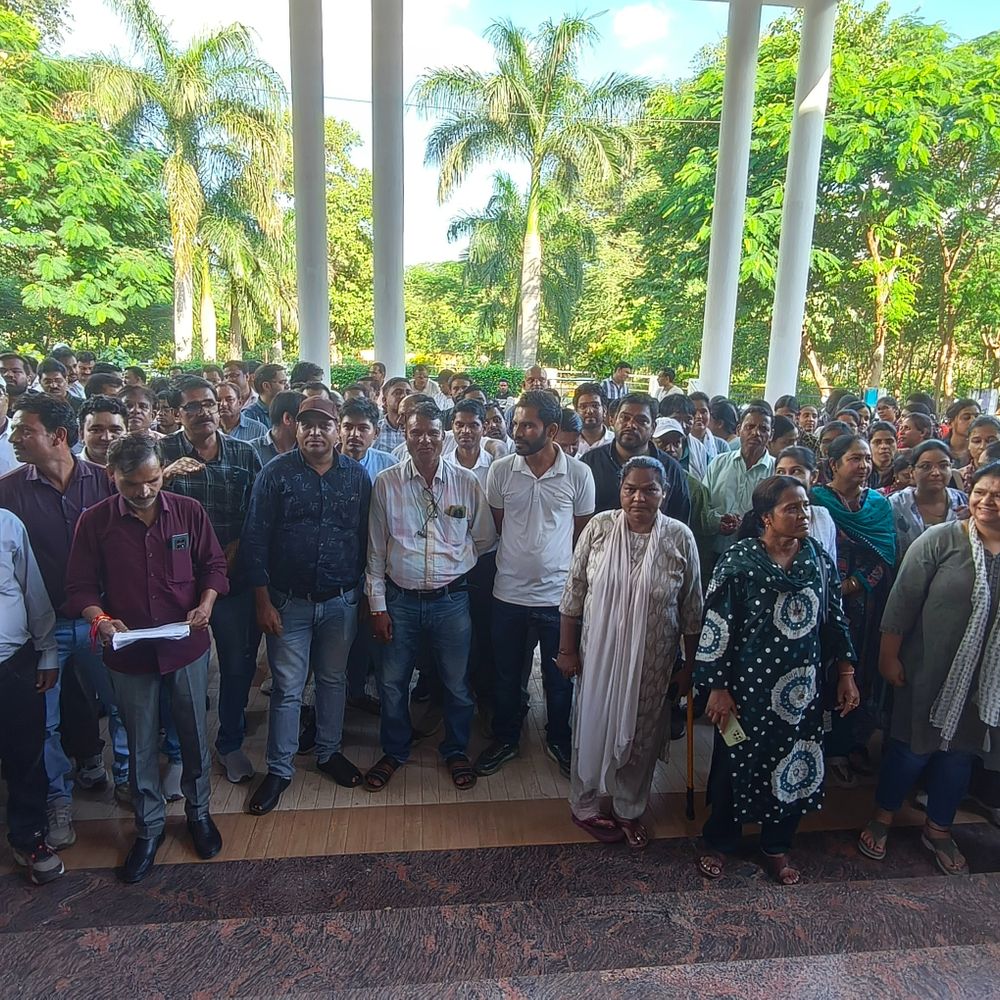 स्वामित्व योजना में निष्पादक बनाने के खिलाफ पटवारी:बोले- काम करने से नहीं डरते, कार्रवाई से डरते हैं