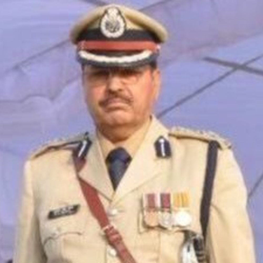 रिटायर्ड IPS रघुवीर मीना पर ST प्रमाणपत्र मामले में FIR:विदिशा से बनवाया था; छानबीन समिति ने पाया-गलत तरीके से बना सर्टिफिकेट