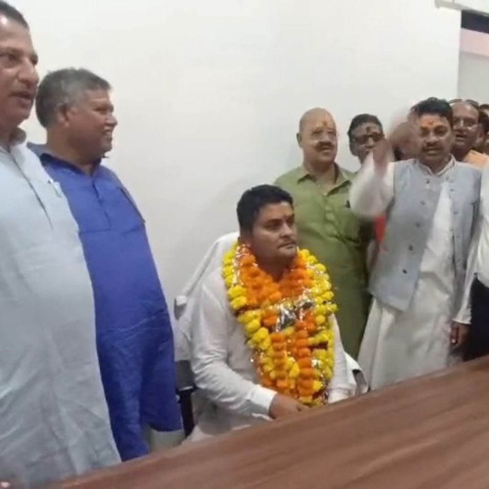 बांसवाड़ा में नवनिर्वाचित उपसभापति ने कार्यभार ग्रहण किया:बोले- ट्रिपल इंजन की सरकार, जितना फायदा ले सकते हो, ले लो