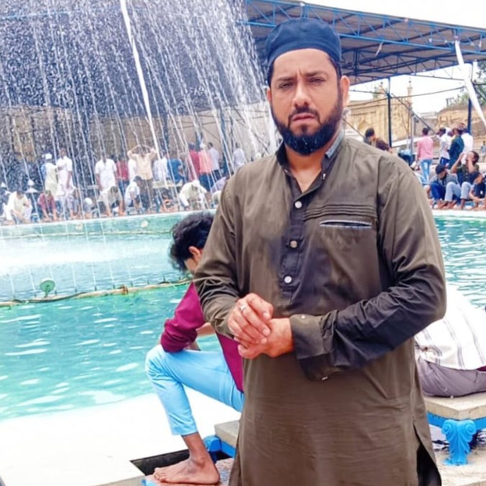 फर्नीचर सेट करते-करते बिगड़ी तबीयत, चली गई जान:खंडवा में युवा कटलरी कारोबारी की हार्ट अटैक से मौत, अंतिम विदाई में उमड़ी भीड़