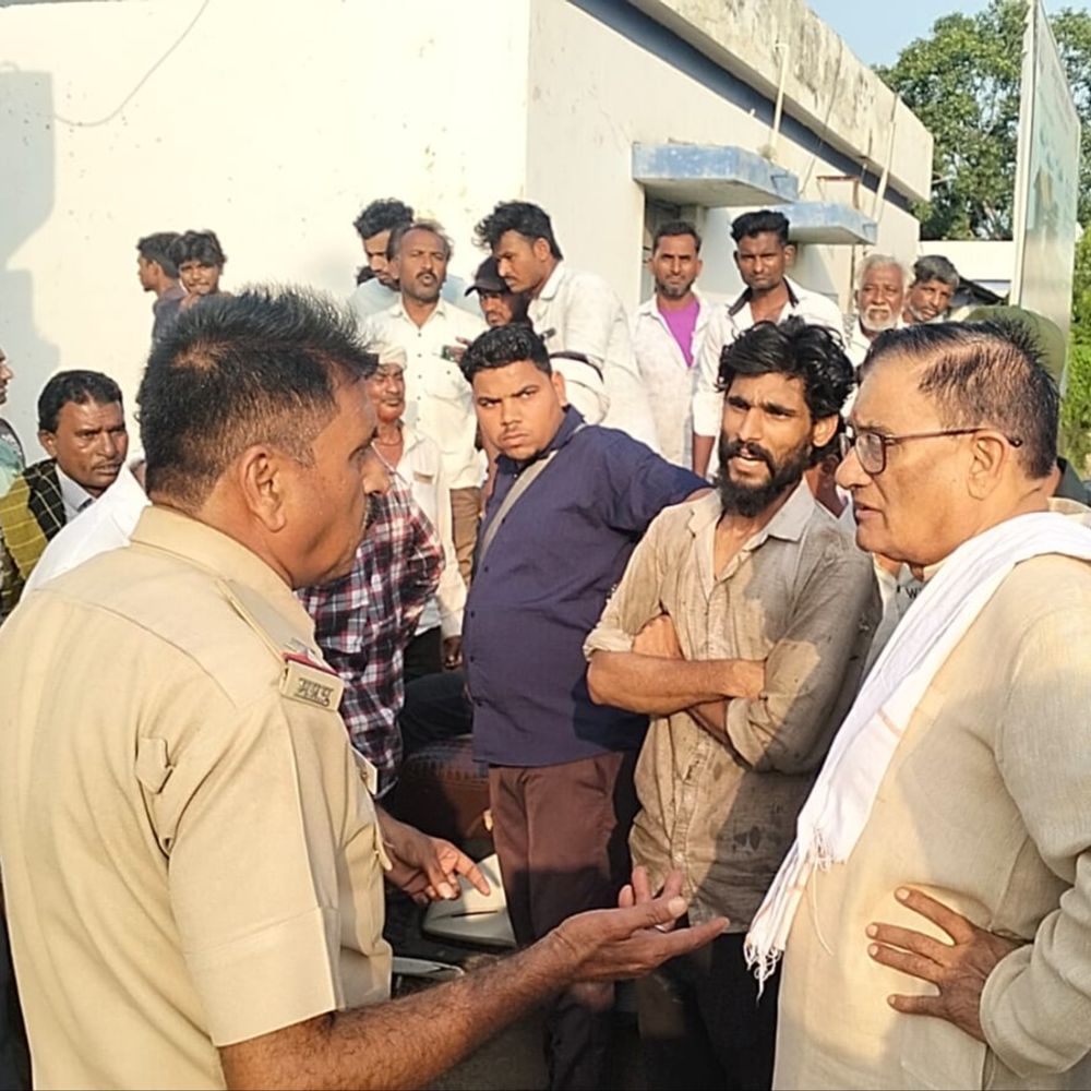 तालाब से जिंदा निकाला तो अस्पताल में डॉक्टर नहीं मिले:खंडवा में 18 साल के अयान की मौत; पूर्व विधायक बोले- इलाज मिलता तो बच जाती जान
