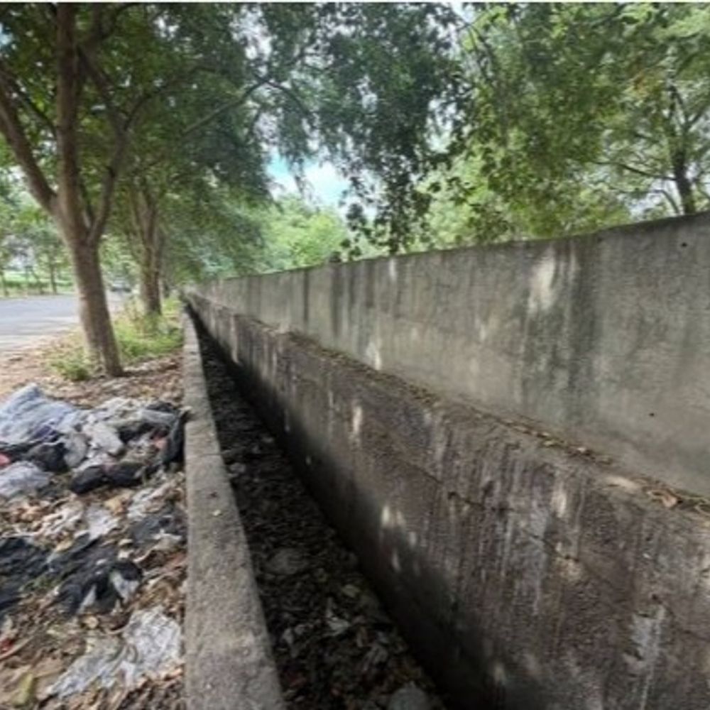 नोएडा में खुले नाले में गिरकर युवक की मौत:युवक की नहीं हुई पहचान, नशे में गिरने की आशंका