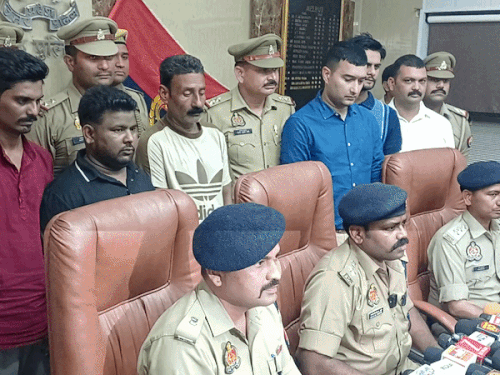 दिल्ली-एनसीआर में 100 से ज्यादा पिस्टल खपाने वाला गिरोह पकड़ा:पुलिस मुठभेड़ में एक तस्कर को लगी गोली, तीन साथी कांबिंग के बाद गिरफ्तार