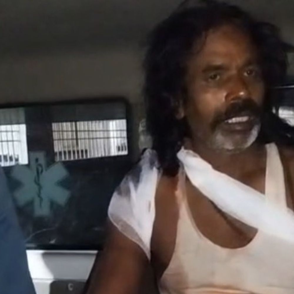 गया में रेलवे ट्रैकमैन पर बदमाशों ने 2 गोलियां चलाईं:कंधे में लगी एक गोली; घायल कर्मचारी खुद बाइक चलाकर रेलवे अस्पताल पहुंचा