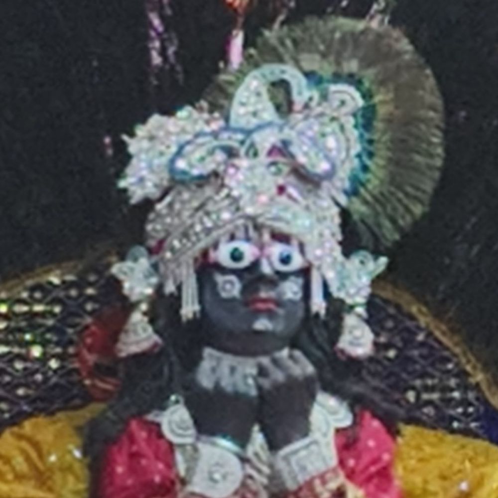 पुलिस लाइन में जन्माष्टमी महोत्सव पर बारिश के बीच थिरके:मथुरा-वृंदावन के कलाकारों ने प्रस्तुत की जीवंत मनमोहक झांकियां, बारिश के चलते रवींद्रालय में सजा मंच