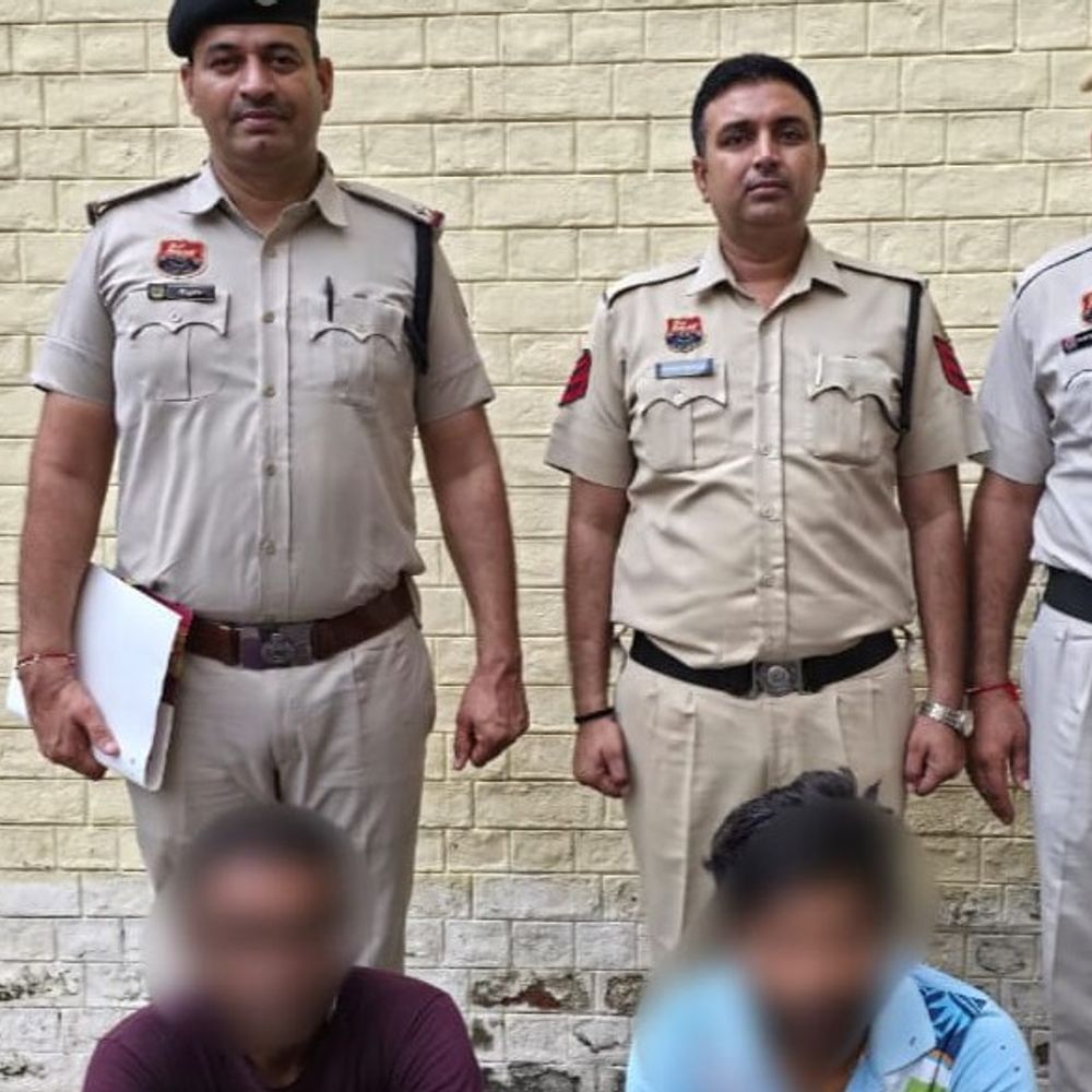 झज्जर के माछरौली थाना पुलिस की दोहरी कार्रवाई:वाहन छीनने और बाइक चोरी के मामलों में 4 आरोपी गिरफ्तार,कैंटर छीनने वाले दो आरोपियों से कैंटर व वारदात में इस्तेमाल स्कूटी बरामद