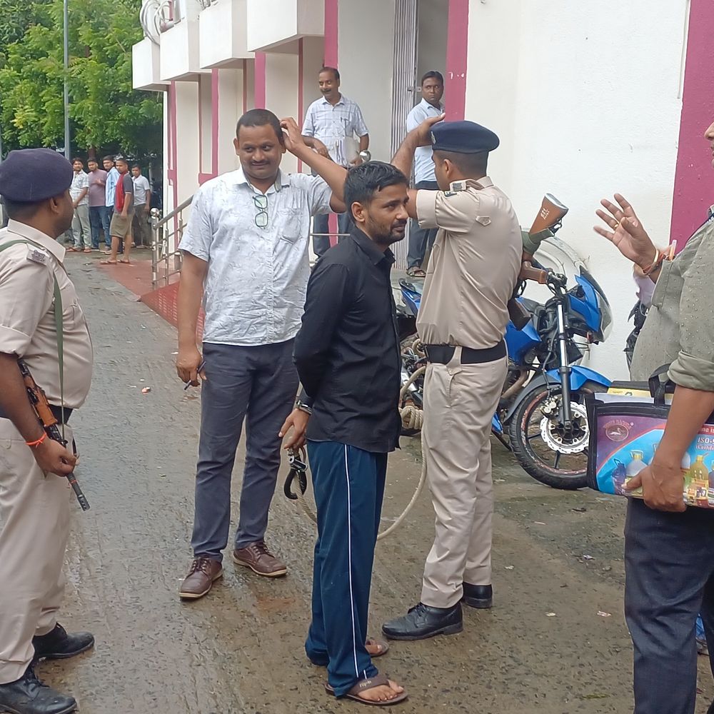 ADEO परीक्षा फर्जीवाड़े का मुख्य सरगना पटना से अरेस्ट:मुंगेर कोर्ट में पेशी के बाद EOU ने लिया रिमांड पर, 15-20 लाख में पास कराने का था आरोप