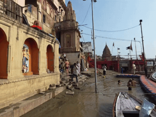 वाराणसी से 19 सितंबर को होगी मानसून की विदाई:घटने लगा गंगा का जलस्तर,घाट से सिल्ट सफाई की तीर्थ पुरोहितों ने उठाई मांग