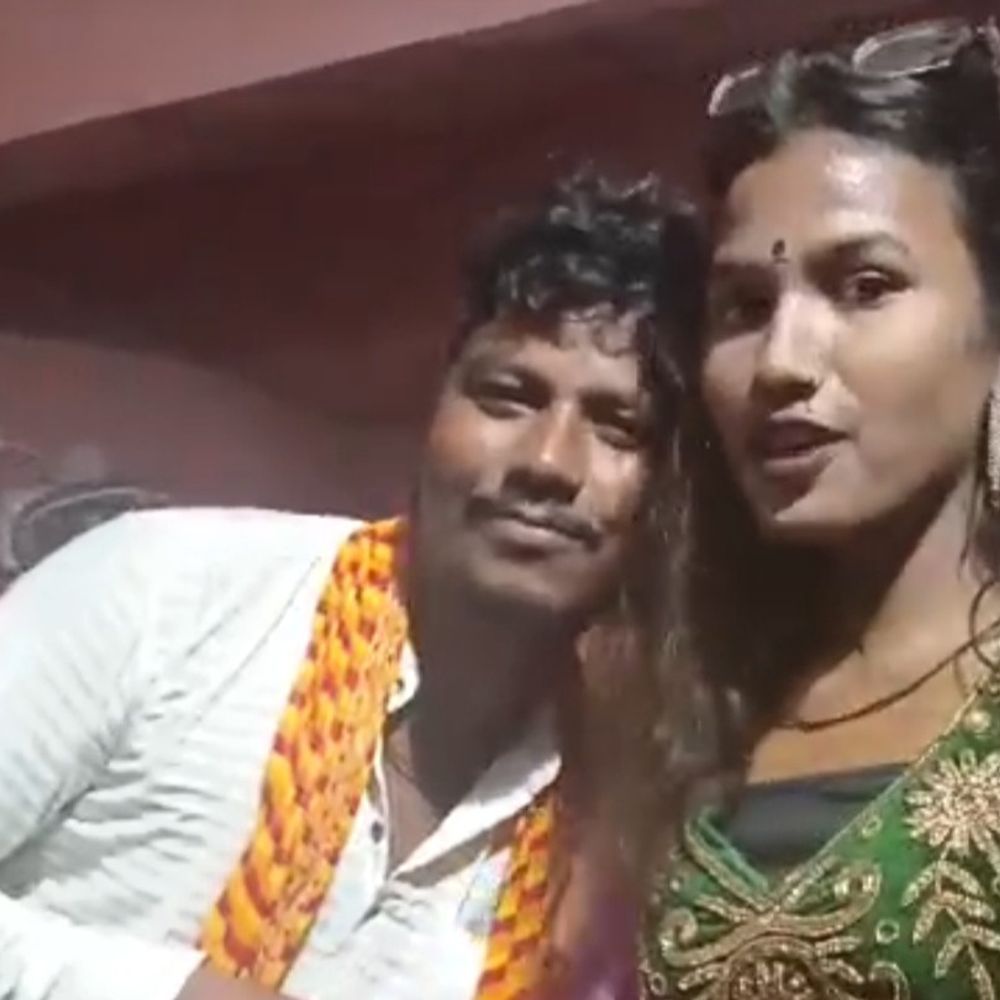 स्कूल के क्लासरूम में नर्तकी का डांस, VIDEO:हेडमास्टर ने 5 अज्ञात के खिलाफ कराई FIR, ग्रामीण बोले-‘शिक्षकों पर मिलीभगत’