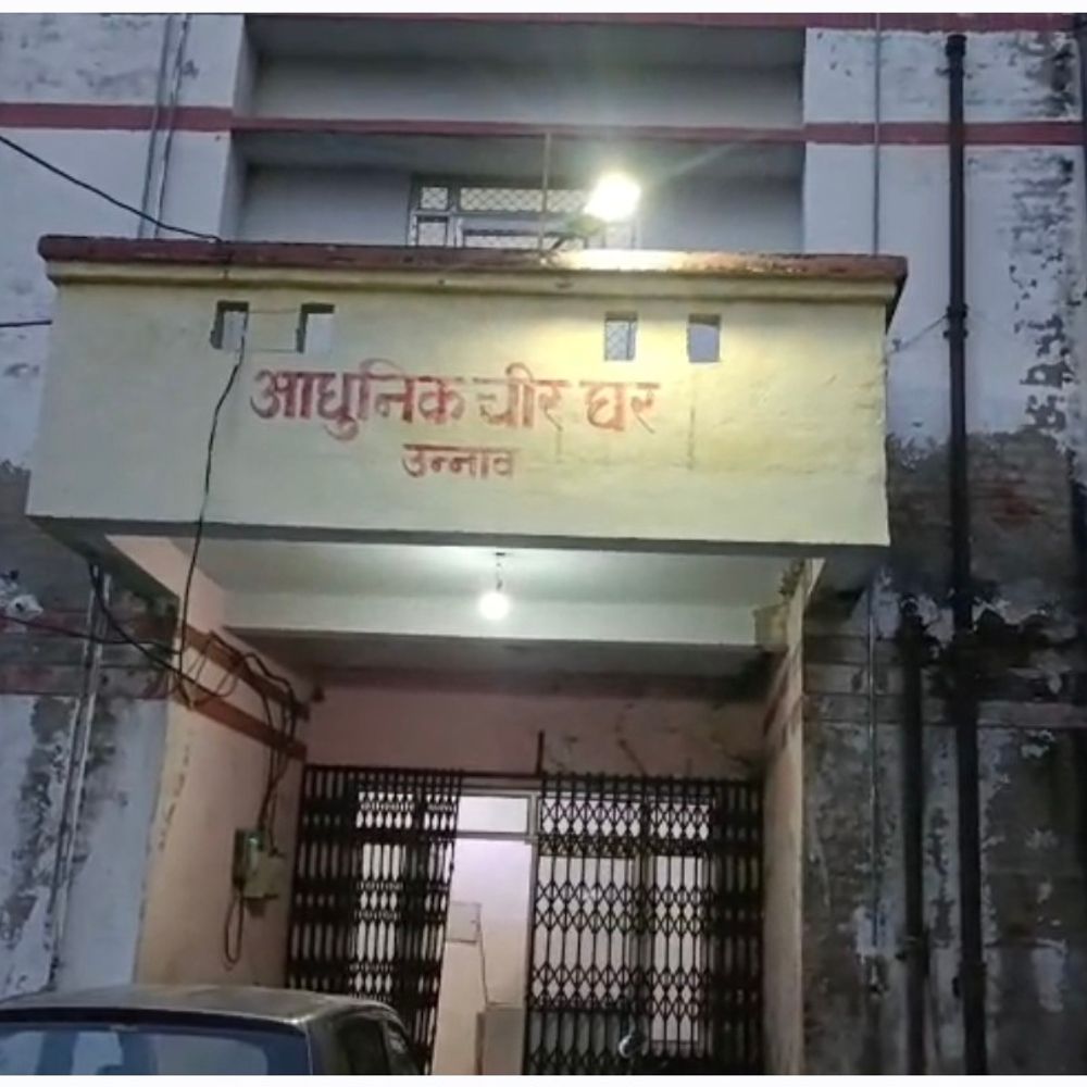 उन्नाव में चलती ट्रेन से कूदकर युवक ने दी जान:पत्नी और पांच साल की बेटी के साथ अहमदाबाद से देवरिया लौट रहा था