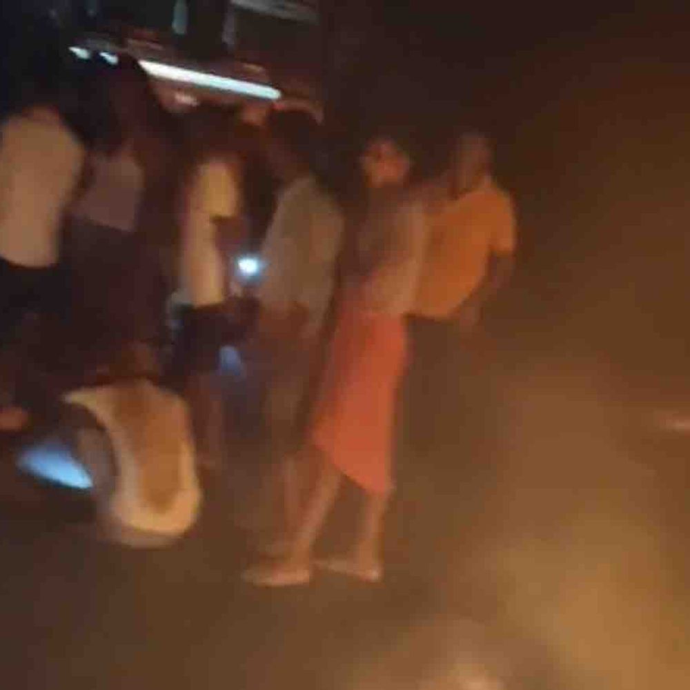 मोतिहारी में तेज रफ्तार बस ने दादी-पोते को कुचला, मौत:NH-28 पर टायर जलाकर बवाल, घंटो लगाया जाम; चालक वाहन लेकर फरार