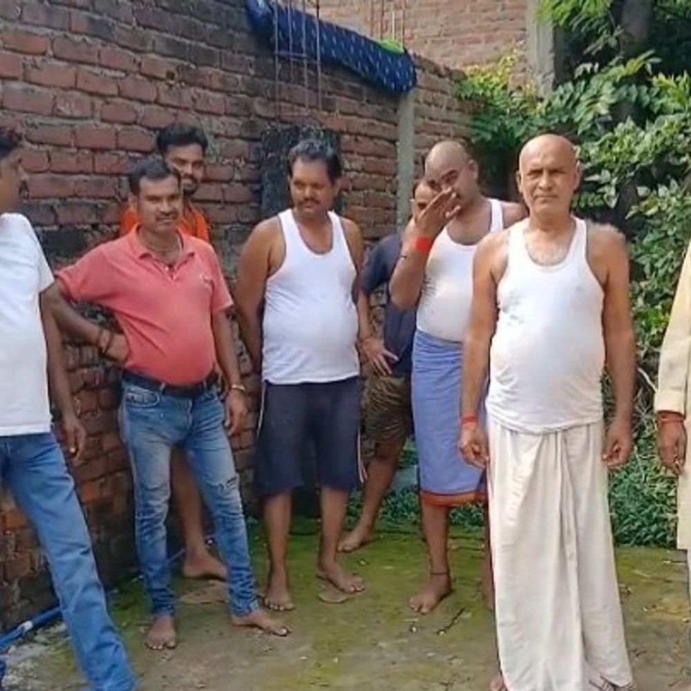 गया में ताला तोड़कर मां दुर्गा की प्रतिमा चोरी:मुकुट मंदिर में ही मिला; 25-30 साल पुराने मंदिर में रात को हुई वारदात, पुलिस जांच में जुटी