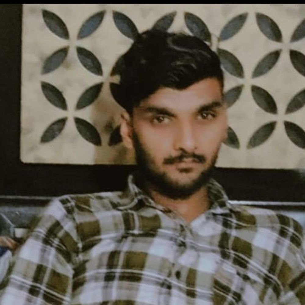 किसान पथ पर एक्सीडेंट, 1 की मौत:चालक घायल; लोडर को अज्ञात वाहन ड्राइवर टक्कर मारकर भागा