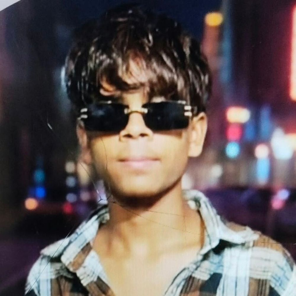 ट्रेन की चपेट में आने से किशोर की मौत:बस्ती में रेलवे ट्रैक पार करते समय हादसा, गांव में पसरा मातम