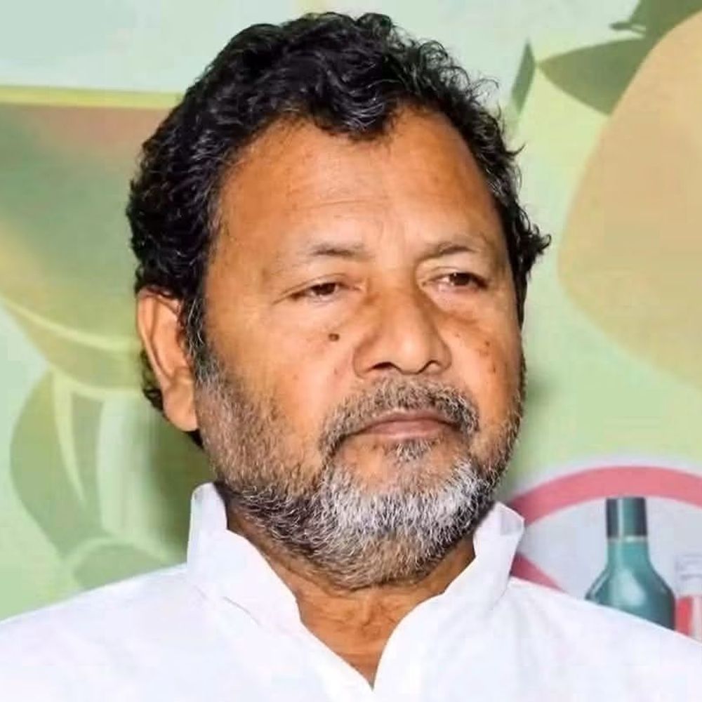 पूर्व मंत्री अब्दुल जलील का पार्थिव शरीर गांव पहुंचा:नेता की झलक के लिए सड़क किनारे खड़े रहे लोग, बाजार-दुकानें बंद; कल सुपुर्द-ए-खाक