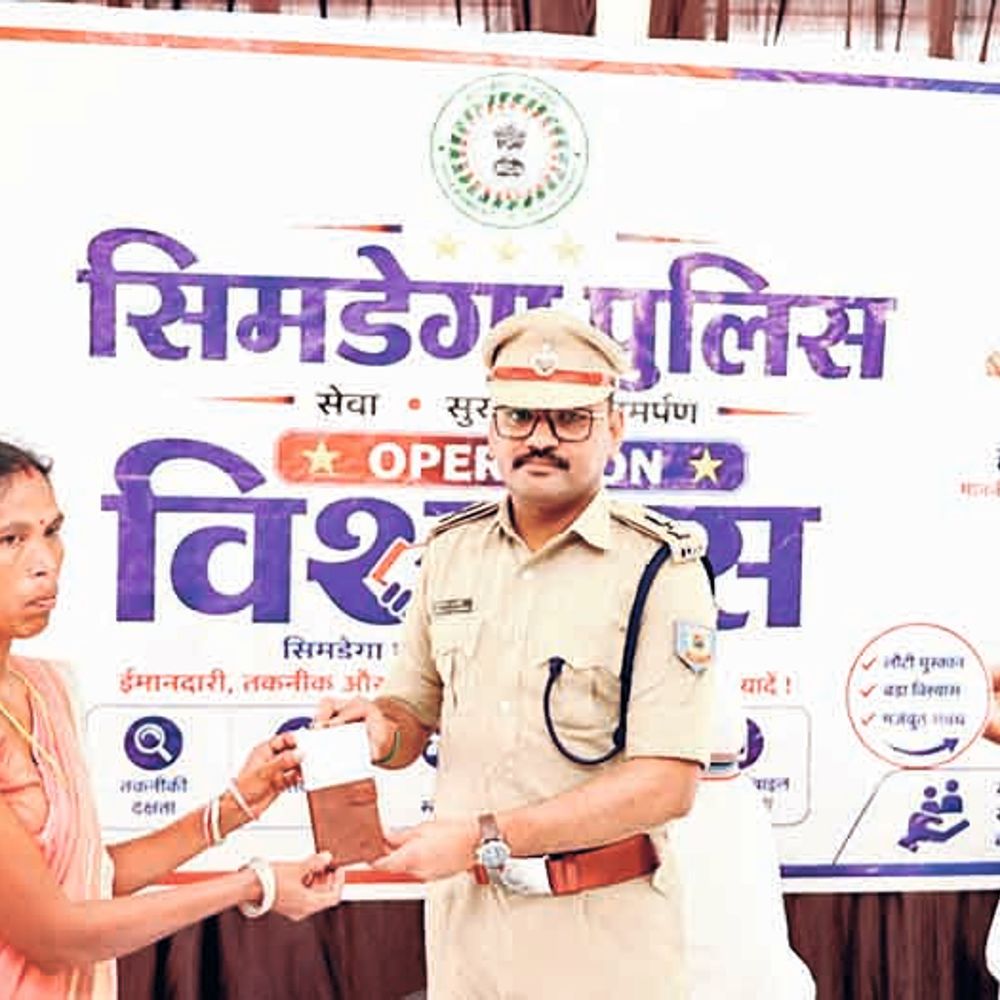 ऑपरेशन विश्वास: पुलिस ने 63 चोरी-गुम मोबाइल बरामद कर मालिकों को सौंपे