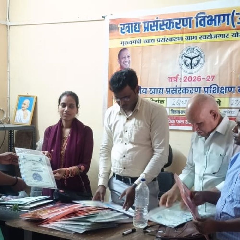 बलिया में ग्रामीण युवाओं-महिलाओं को खाद्य प्रसंस्करण का प्रशिक्षण मिला:2 दिवसीय कार्यक्रम से आत्मनिर्भर बनने और स्वरोजगार के अवसर मिले