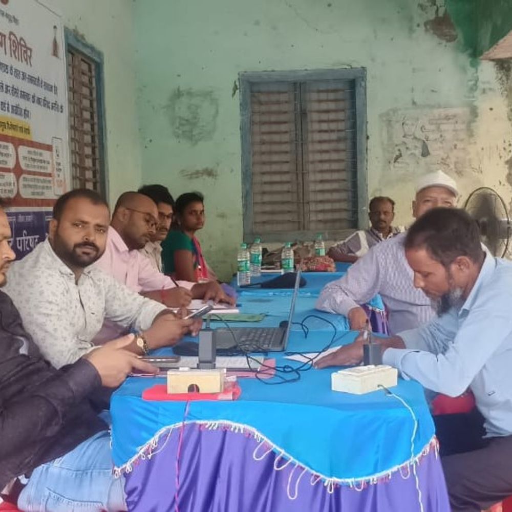 अररिया के सहयोग शिविर में फरियादियों की भीड़:लाखों की जल मीनार से पानी नहीं मिलने की शिकायत