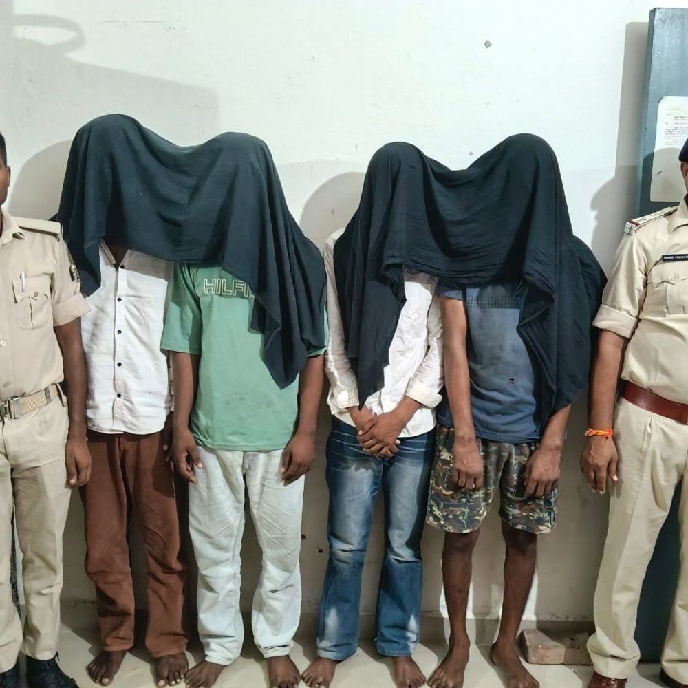 कैमूर में पुलिस टीम पर फायरिंग के बाद मुठभेड़:ड्रोन से घेराबंदी कर 4 आरोपी गिरफ्तार; 3 गाड़ियां बरामद