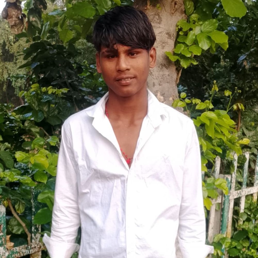 ग्रेटर नोएडा में लड़के की पीट-पीटकर हत्या:कमरे में मिली लाश, आरोपी दोस्त फरार
