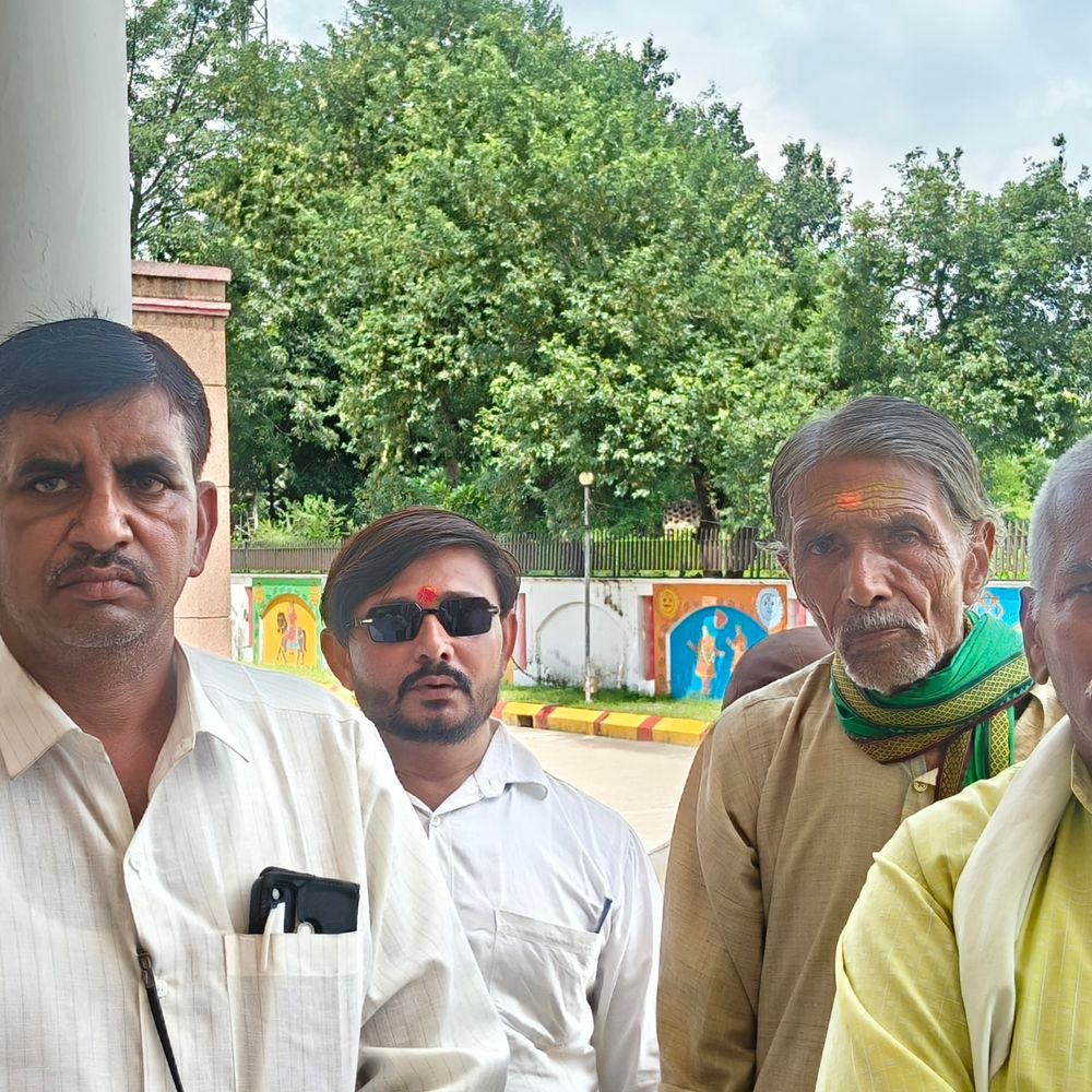 खैरापति देवी मंदिर की जमीन की दोबारा पैमाइश की मांग:चित्रकूट में ग्रामीणों ने DM को ज्ञापन सौंपकर तकनीकी नापजोख न होने का आरोप लगाया