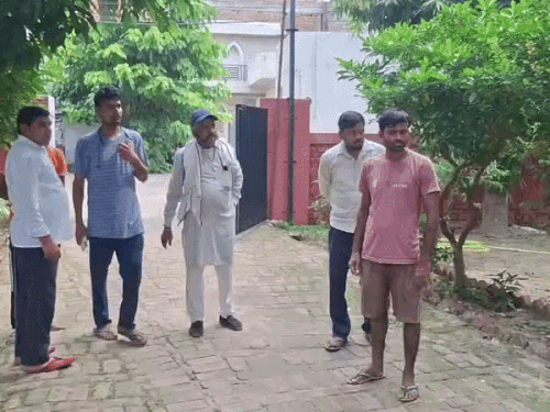 करनाल में चाकू से गोदकर युवक की हत्या:गेहूं अनुसंधान केंद्र के बाहर राहगीरों ने पड़ा देखा शव; आगरा का रहने वाला