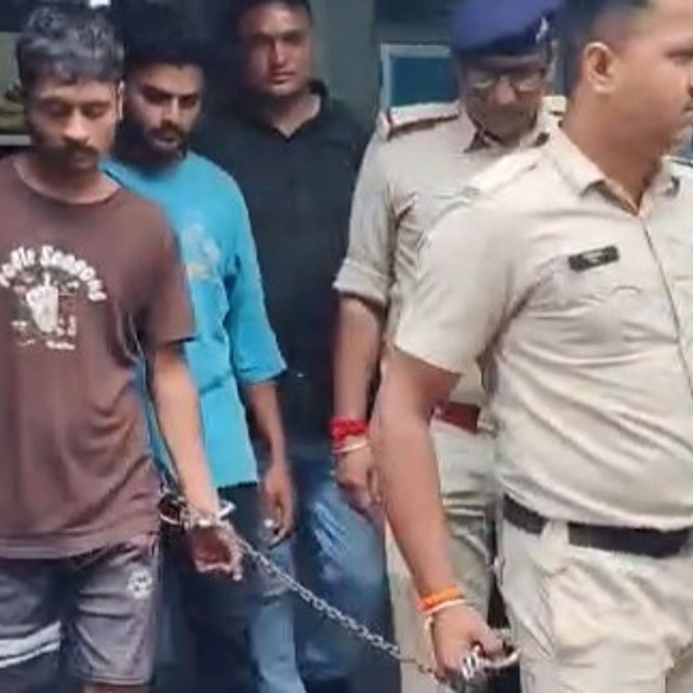 बाइक चोर गिरोह के नाबालिग समेत 3 आरोपी पकड़े गए:खरगोन में 5 लाख की 8 बाइक बरामद, महेश्वर और धार से चुराईं थी