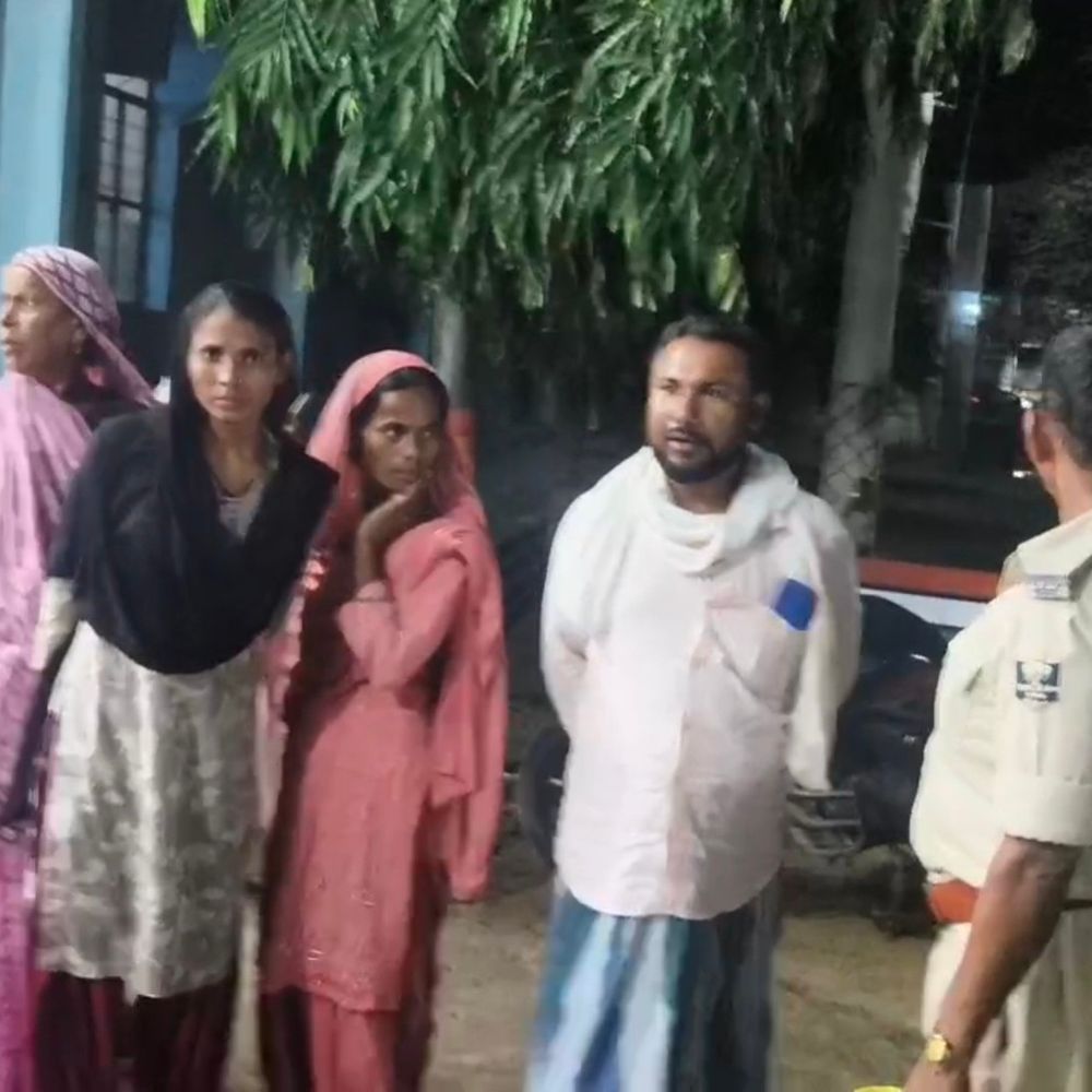 नदी पार करना पड़ा महंगा,तेज बहाव में डूबने से मौत:बांका के धोरैया में हादसा, पुल के बजाय नदी में उतरकर कर रहे थे पार