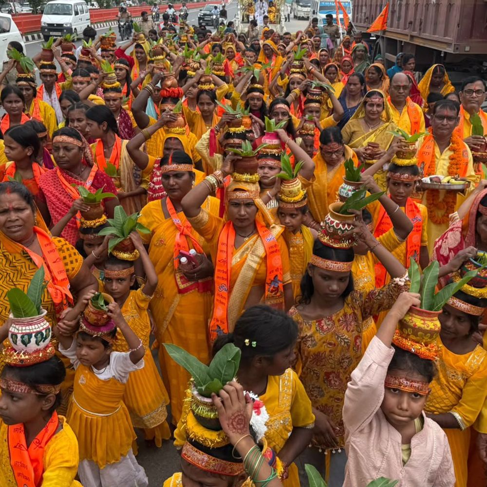 गोरखपुर में श्रीराम कथा कलश यात्रा:श्रद्धालुओं ने निकाली धार्मिक यात्रा, 14 को पूर्णाहुति पर भंडारा आयोजन