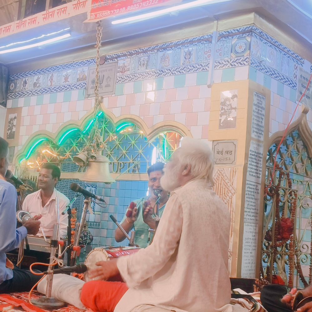 महावीर मंदिर में 24 घंटे का अखंड कीर्तन शुरू:बिक्रम बाजार में अनुज गिरी मंडली ने किया हरिनाम संकीर्तन