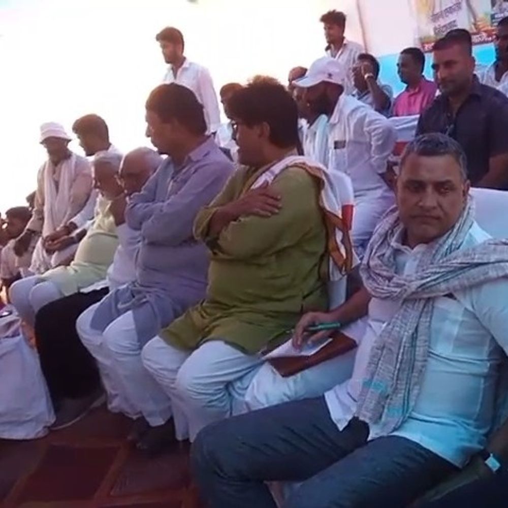 नवादा में गंगाजल प्रोजेक्ट से गांव उजाड़ने का आरोप:किसानों ने बिना मुआवजे जमीन हड़पने का आरोप लगाया, महापंचायत में सांसद सुधाकर सिंह शामिल