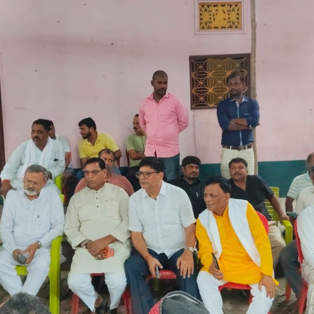 नवादा के हिसुआ गोलीकांड में राजनीतिक बयानबाजी तेज:जन सुराज नेताओं ने पीड़ित परिवार से की मुलाकात, न्याय दिलाने का दिया भरोसा