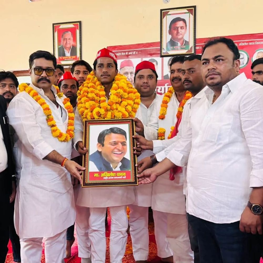 प्रतापगढ़ पहुंचे अनाम प्रतापगढ़ी:समाजवादी लोहिया वाहिनी का प्रदेश सचिव नियुक्त होने पर समर्थकों ने किया स्वागत