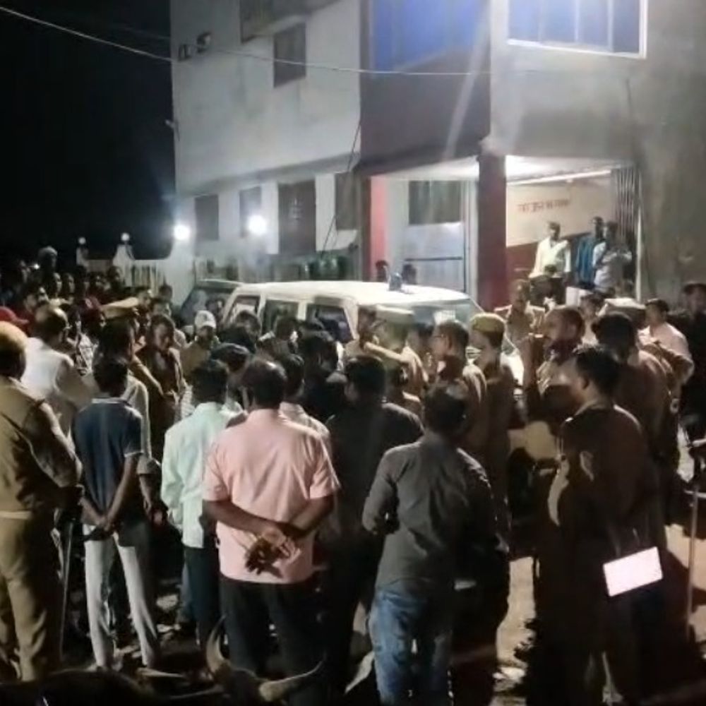 सोनभद्र में प्रसव के बाद महिला की मौत:परिजनों ने अस्पताल में किया हंगामा, लापरवाही का आरोप; कार्रवाई की मांग