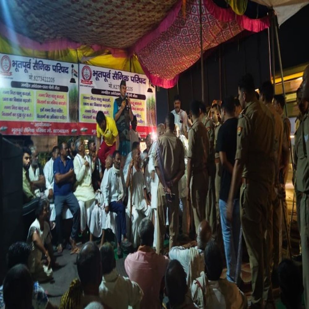 मथुरा में छाता शुगर मिल अनशन स्थल पर हंगामा:प्रशासन-अनशनकारियों में तीखी बहस के बाद बवाल, पुलिस पर लाठीचार्ज का आरोप