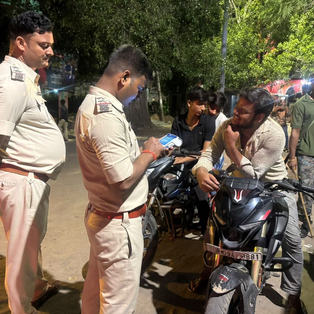 मोकामा में पुलिस ने पुलिस ने चलाया वाहन जांच अभियान:संदिग्धों पर कसी नकेल, नियम का उल्लंघन करने वालों पर कार्रवाई