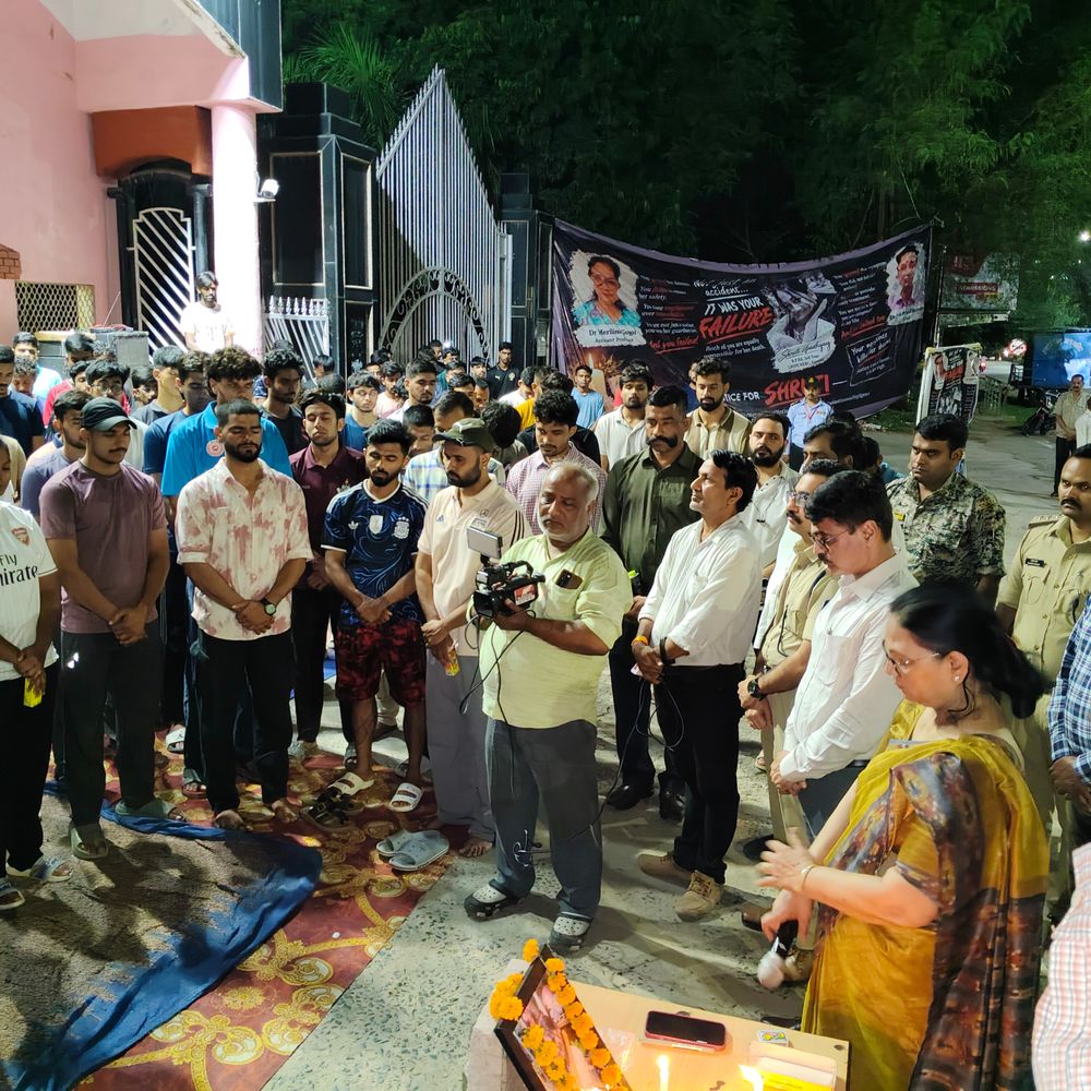 LNIPE में छात्रों के आगे झुका प्रशासन:16 दिन से जारी प्रदर्शन रात 12:15 बजे खत्म, हॉस्टल वार्डन भी हटाए गए