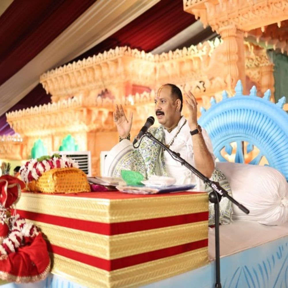 राधारानी का धाम हुआ शिवमय:राधे राधे और हर हर महादेव से गूंज बरसाना, कथा प्रवक्ता प्रदीप मिश्रा की कथा सुनने उमड़ रही भीड़