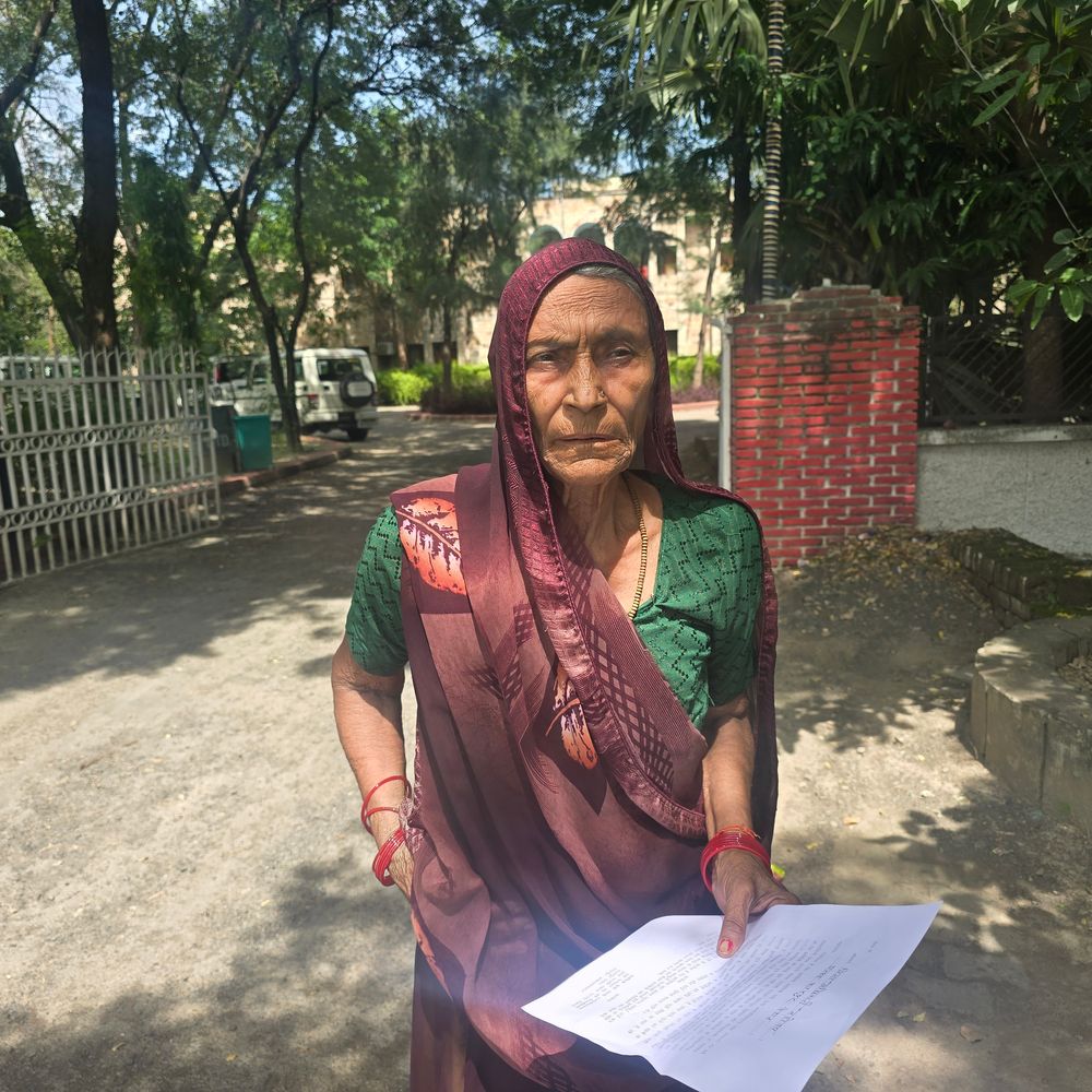 कानपुर देहात में बुजुर्ग महिला की जमीन हड़पी:70 साल की पीड़िता ने डीएम-एसपी से मांगा इंसाफ, भतीजों पर आरोप