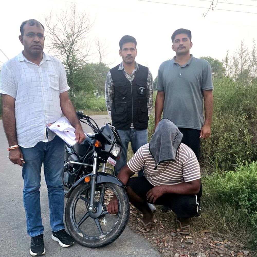फतेहाबाद में हेरोइन के साथ युवक गिरफ्तार:बिना नंबर की बाइक भी जब्त; पुलिस ने नाकाबंदी कर दबोचा
