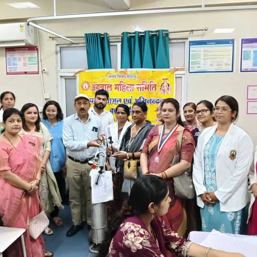 गोरखपुर में स्वास्थ्य सेवा में समिति का सहयोग:अग्रवाल महिला समिति ने महिला अस्पताल को भेंट की ऑक्सीमीटर मशीनें