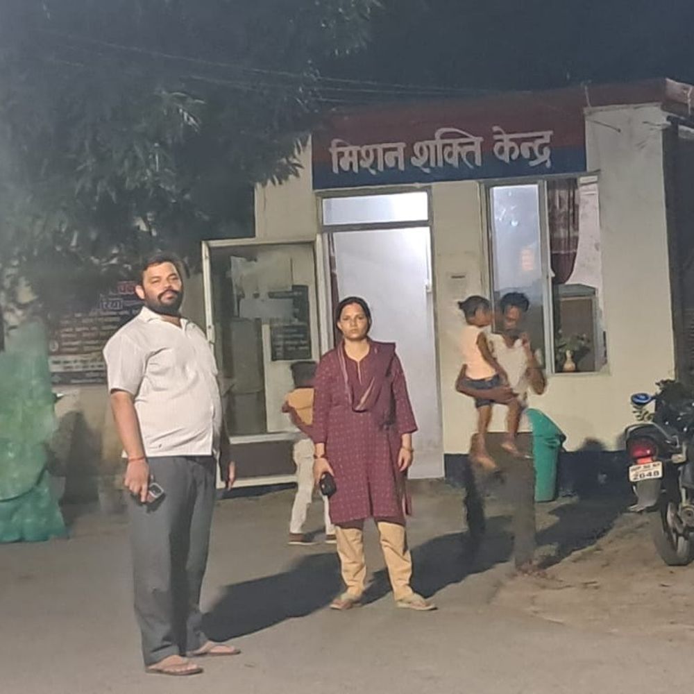 पति ने बेचे पत्नी के सोने के टॉप्स:कम कीमत में खरीदने का आरोप; हंगामा बढ़ने पर दुकान बंदकर भागा दुकानदार