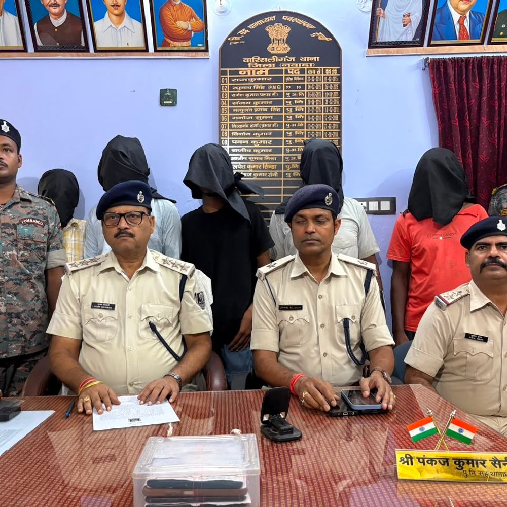 नवादा में झांसा देकर ठगी करने वाले 5 ठग गिरफ्तार:8 मोबाइल के साथ पकड़े गए, खुद को क्लर्क-मैनेजर बताकर फंसाते थे