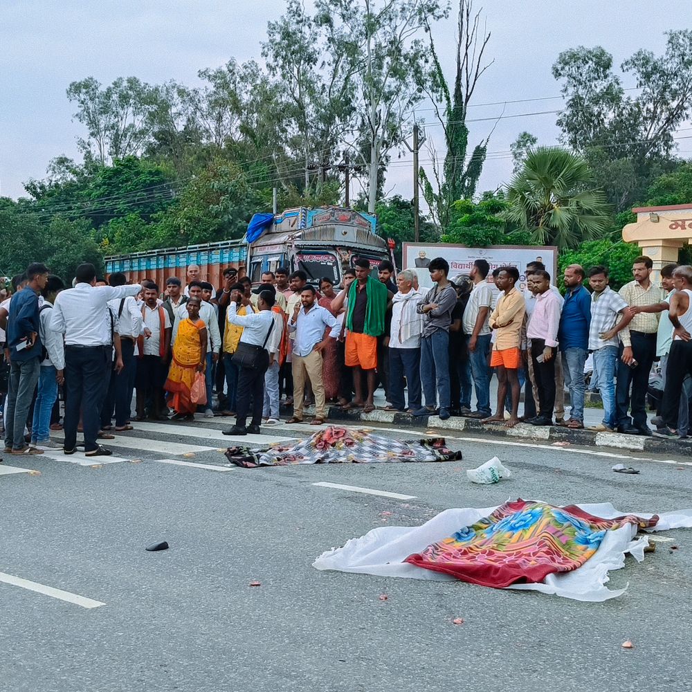 हाईवा ने बाइक को रौंदते हुए दूर तक घसीटा: भाई-बहन की मौके पर मौत