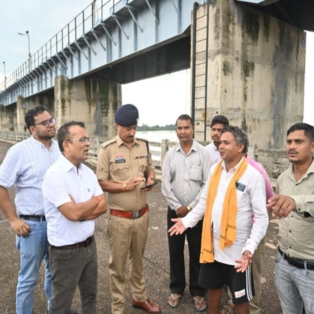 गंगरेल के 14 गेट खुले, जांजगीर-चांपा में प्रशासन अलर्ट:कलेक्टर-एसपी ने महानदी के तटीय इलाकों का लिया जायजा; DDRF की दो टीमें तैनात