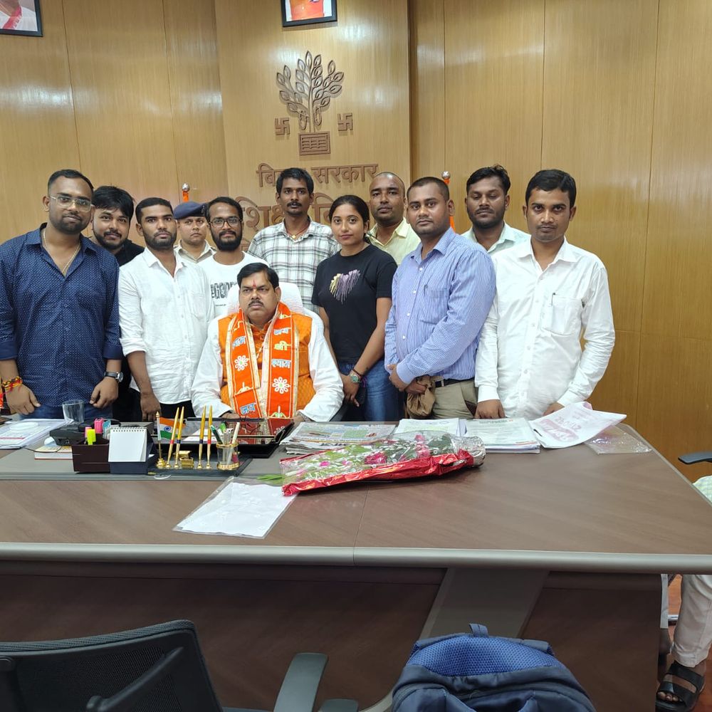 शिक्षा मंत्री से मिल कॉमर्स में रिक्तियां बढ़ाने की मांग